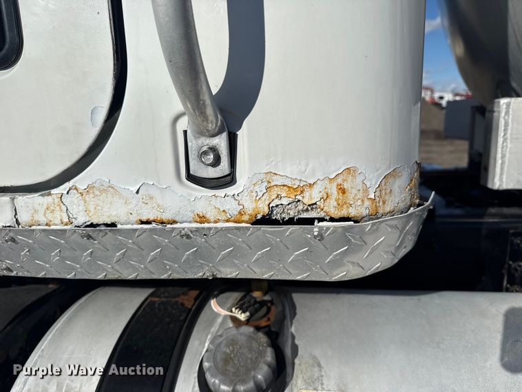 image for item EG1800 2013 Mack GU713 vacuum truck