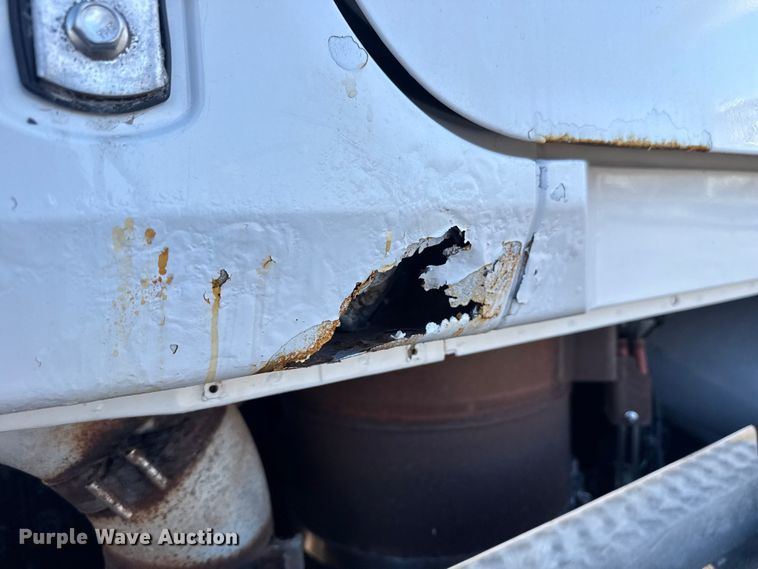 image for item EG1800 2013 Mack GU713 vacuum truck