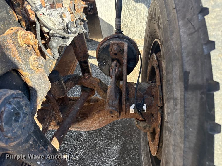 image for item EG1800 2013 Mack GU713 vacuum truck