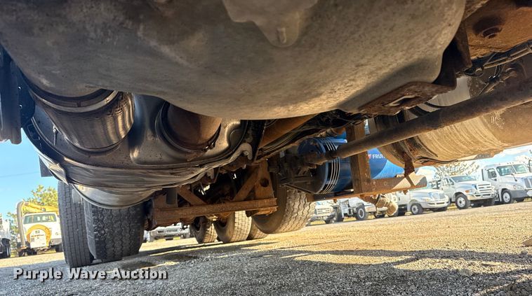 image for item EG1800 2013 Mack GU713 vacuum truck