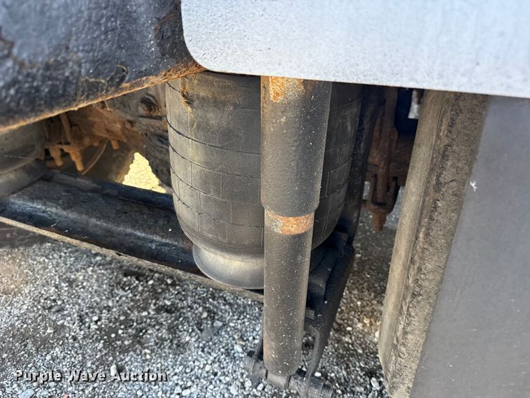 image for item EG1800 2013 Mack GU713 vacuum truck