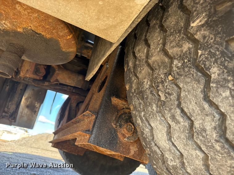 image for item EG1800 2013 Mack GU713 vacuum truck