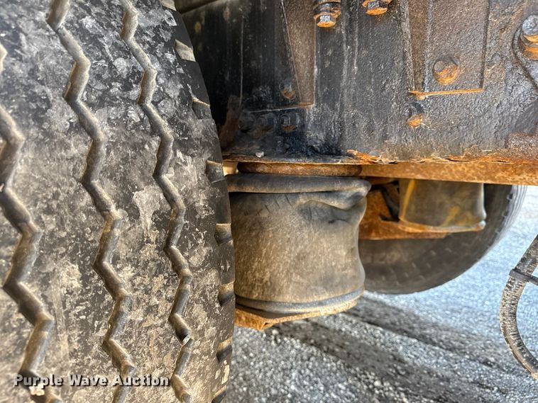 image for item EG1800 2013 Mack GU713 vacuum truck