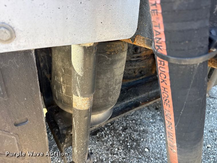 image for item EG1800 2013 Mack GU713 vacuum truck