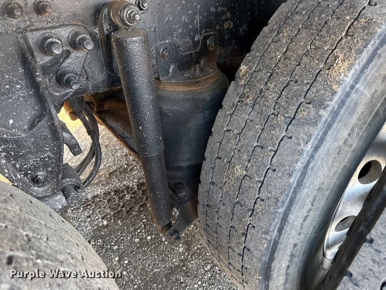 image for item EG1800 2013 Mack GU713 vacuum truck