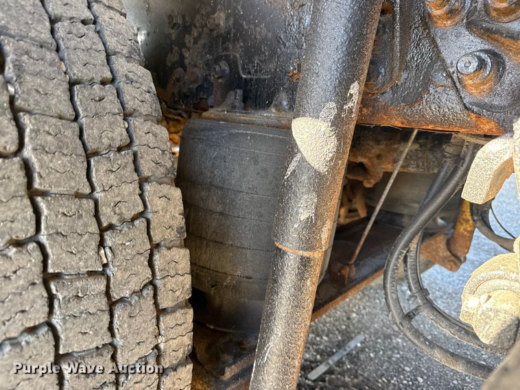 image for item EG1800 2013 Mack GU713 vacuum truck