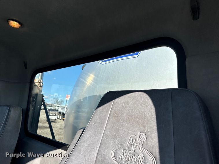 image for item EG1800 2013 Mack GU713 vacuum truck