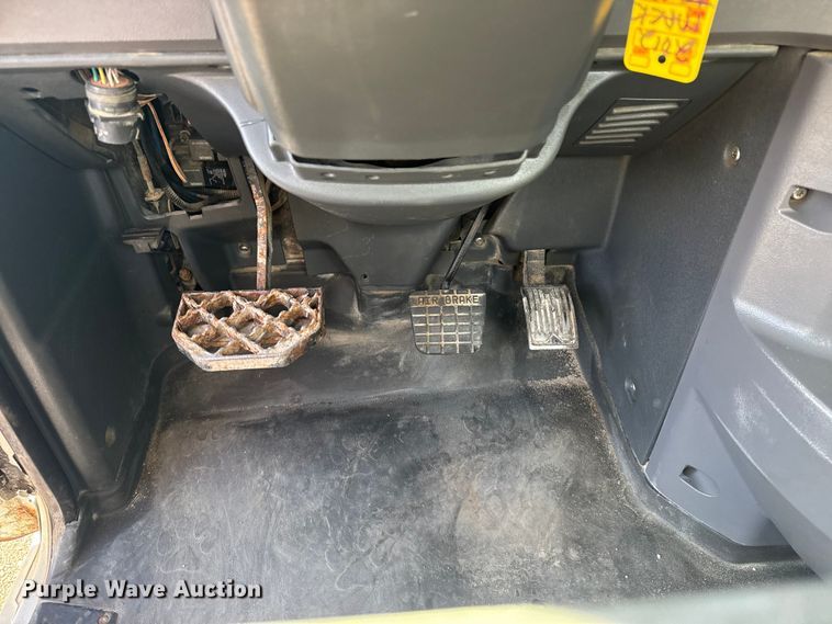 image for item EG1800 2013 Mack GU713 vacuum truck