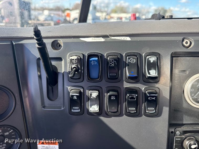 image for item EG1800 2013 Mack GU713 vacuum truck