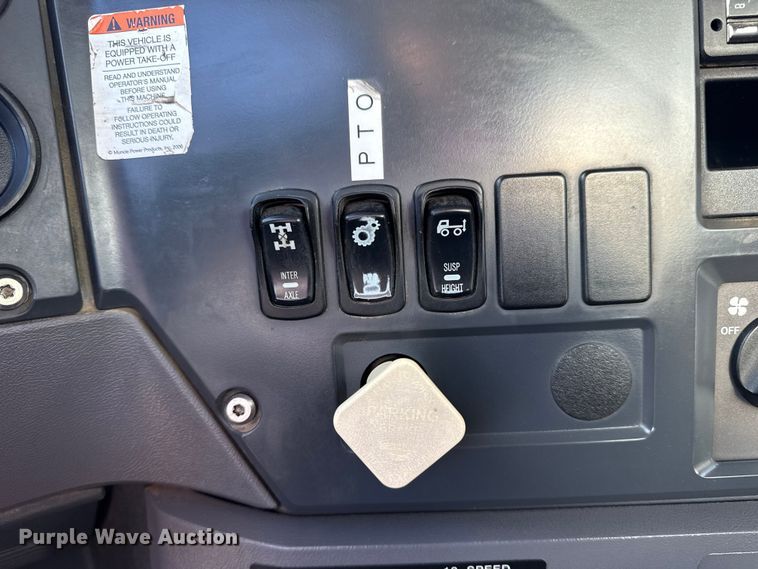 image for item EG1800 2013 Mack GU713 vacuum truck