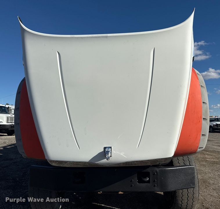 image for item EG1800 2013 Mack GU713 vacuum truck