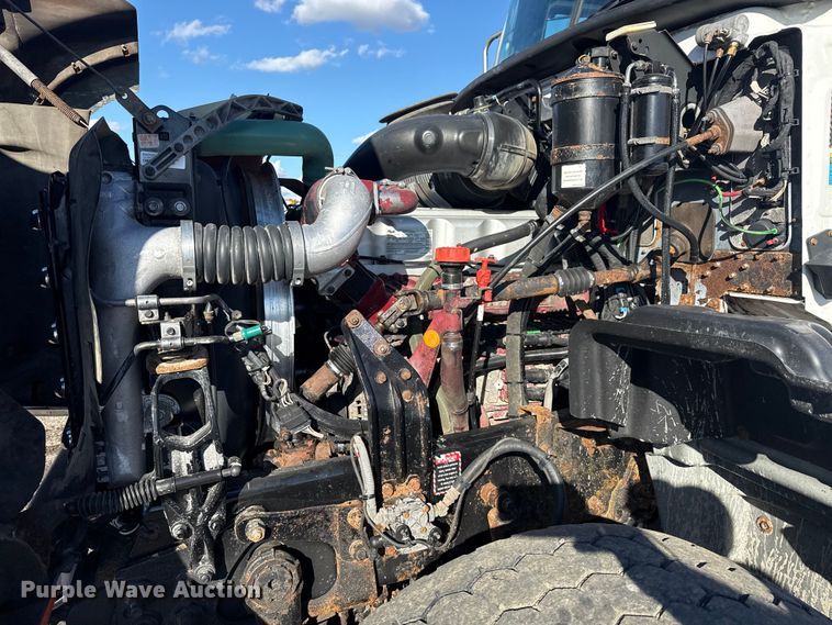 image for item EG1800 2013 Mack GU713 vacuum truck