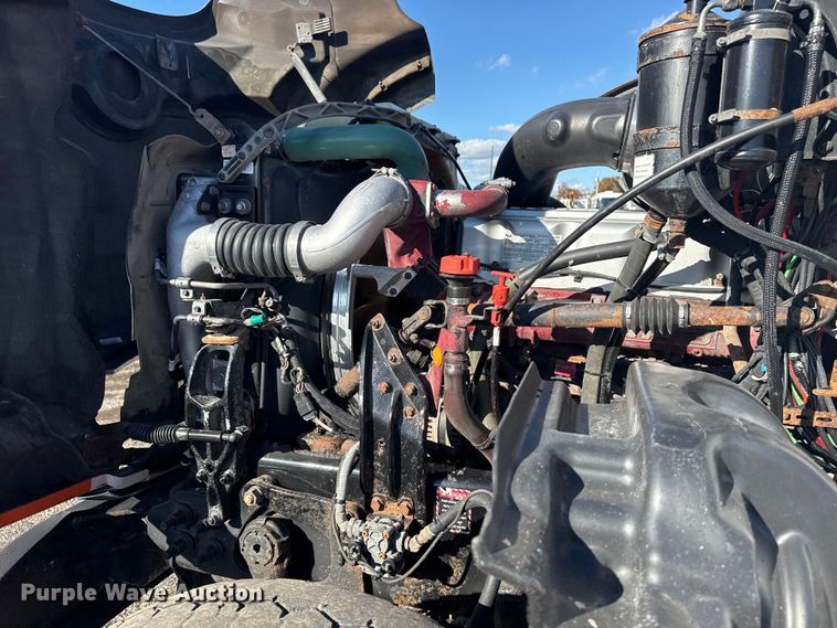 image for item EG1800 2013 Mack GU713 vacuum truck