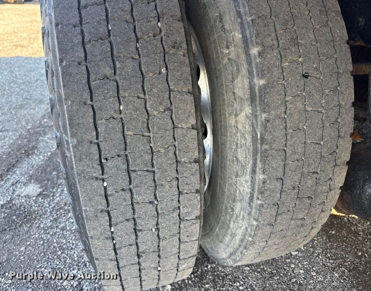 image for item EG1800 2013 Mack GU713 vacuum truck