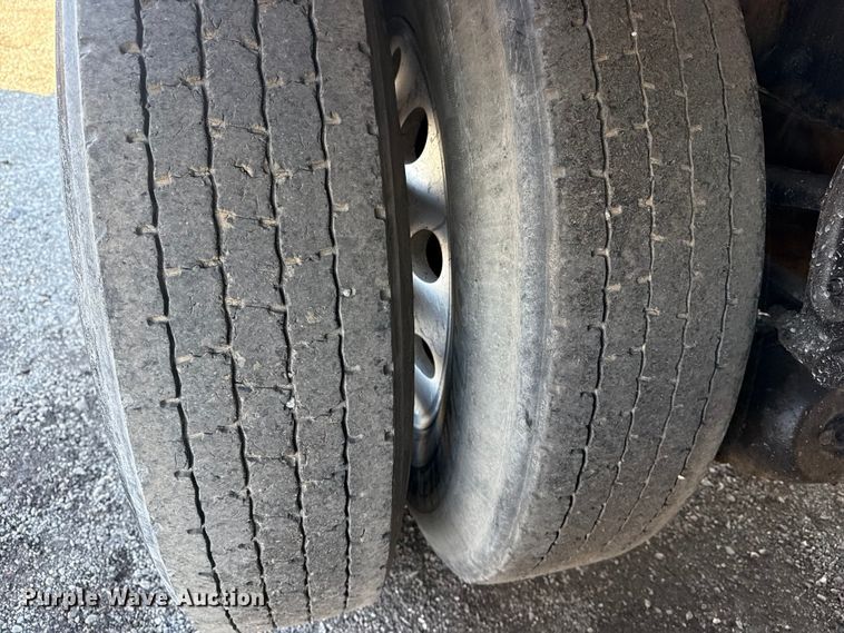 image for item EG1800 2013 Mack GU713 vacuum truck