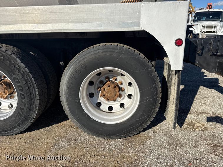 image for item EG1800 2013 Mack GU713 vacuum truck