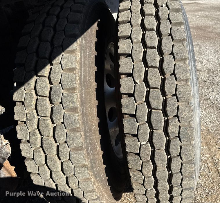 image for item EG1800 2013 Mack GU713 vacuum truck