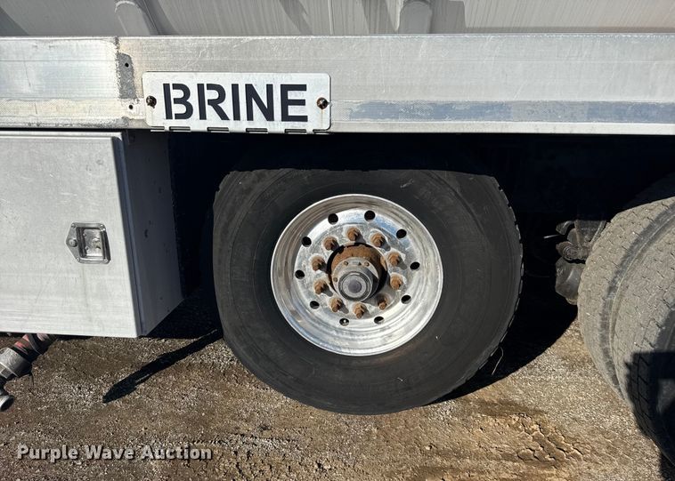 image for item EG1800 2013 Mack GU713 vacuum truck