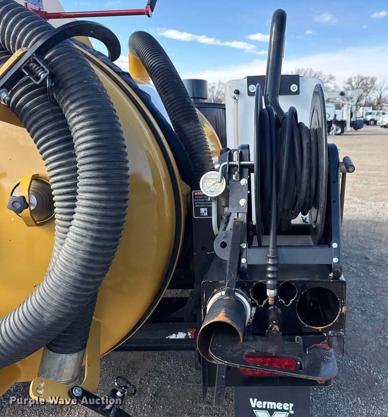 image for item EG1814 2022 Vermeer LP573SDT vacuum excavator