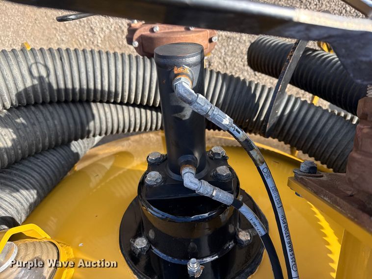 image for item EG1814 2022 Vermeer LP573SDT vacuum excavator