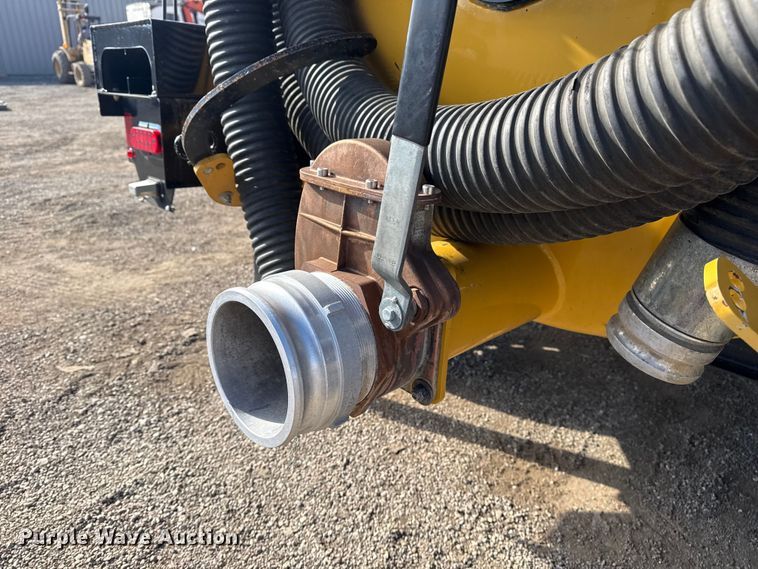 image for item EG1814 2022 Vermeer LP573SDT vacuum excavator