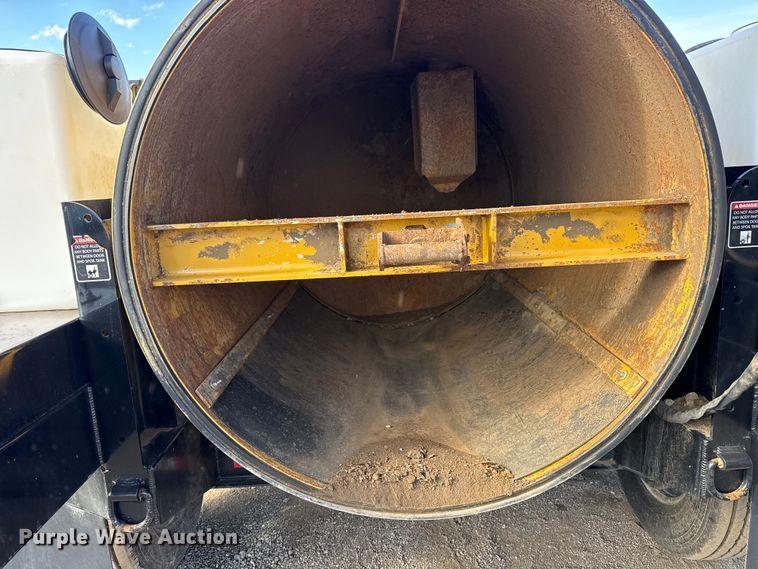 image for item EG1814 2022 Vermeer LP573SDT vacuum excavator