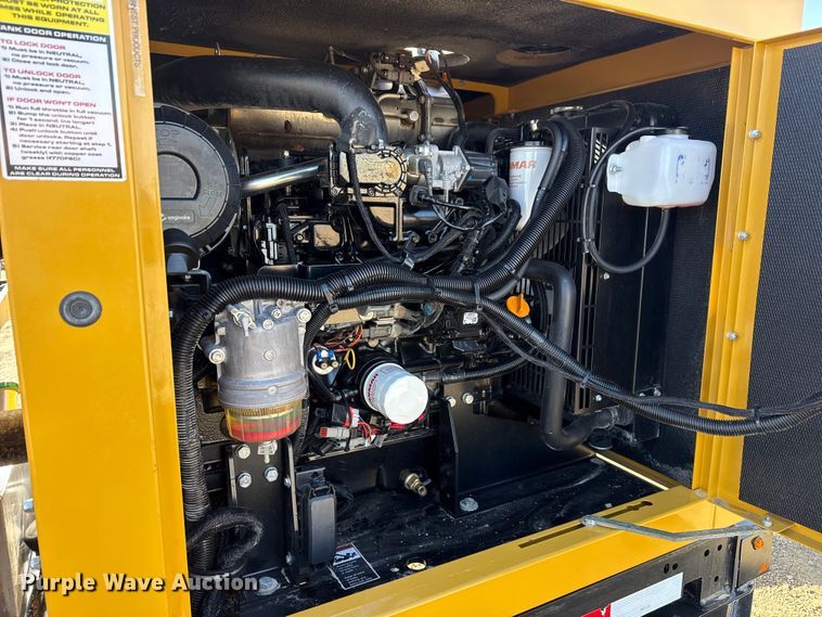 image for item EG1814 2022 Vermeer LP573SDT vacuum excavator