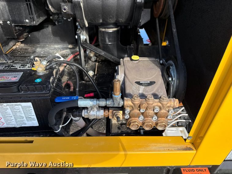 image for item EG1814 2022 Vermeer LP573SDT vacuum excavator