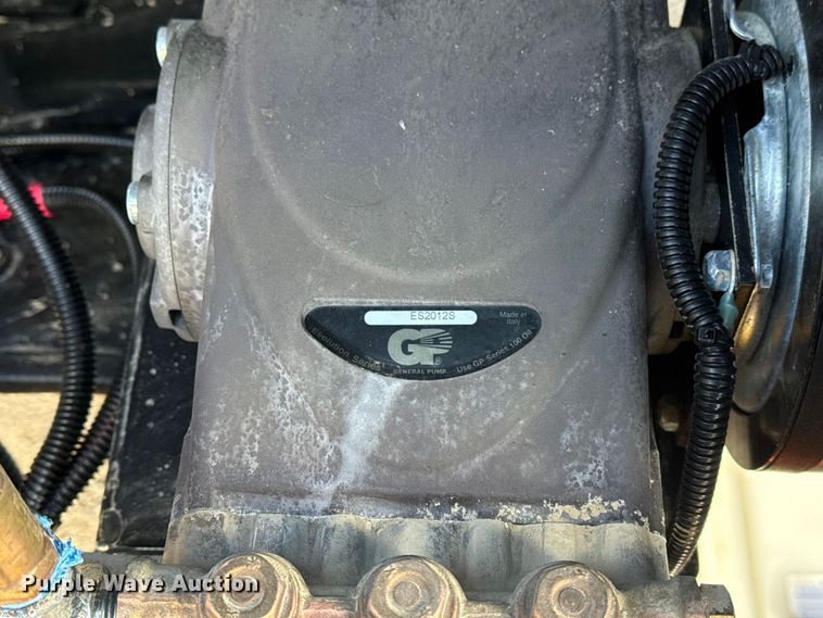 image for item EG1814 2022 Vermeer LP573SDT vacuum excavator