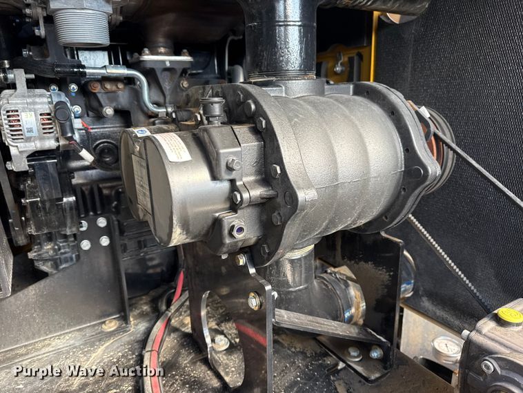 image for item EG1814 2022 Vermeer LP573SDT vacuum excavator