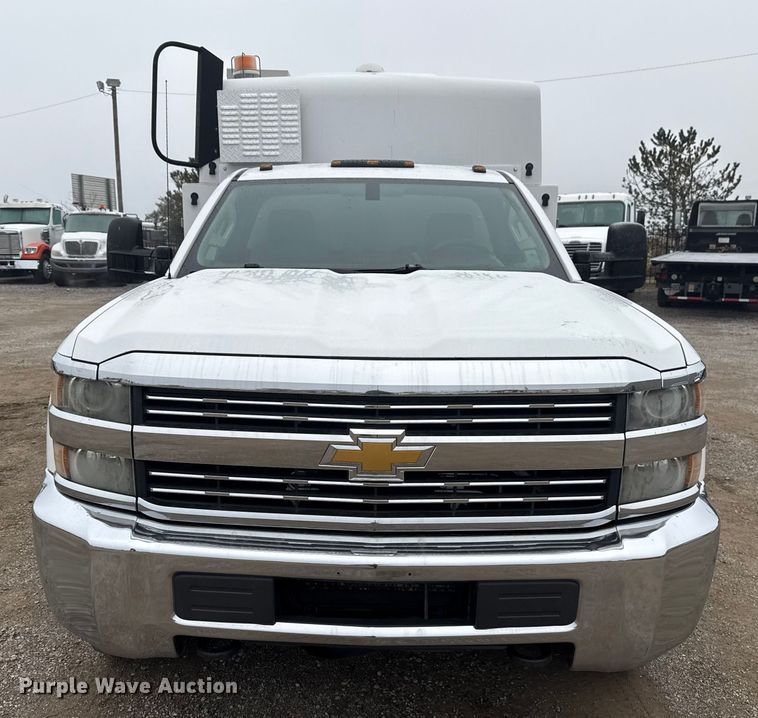 image for item EG1826 2015 Chevrolet Silverado 3500HD utility bed pickup truck