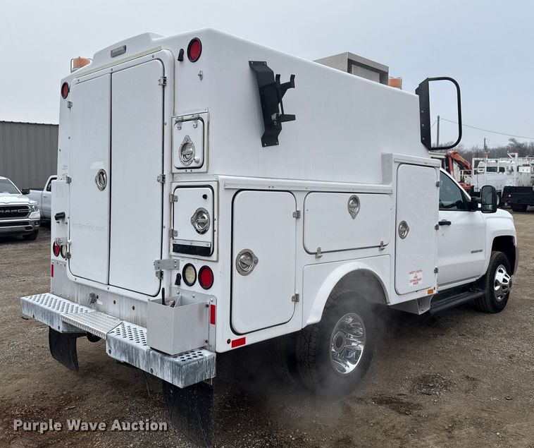 image for item EG1826 2015 Chevrolet Silverado 3500HD utility bed pickup truck