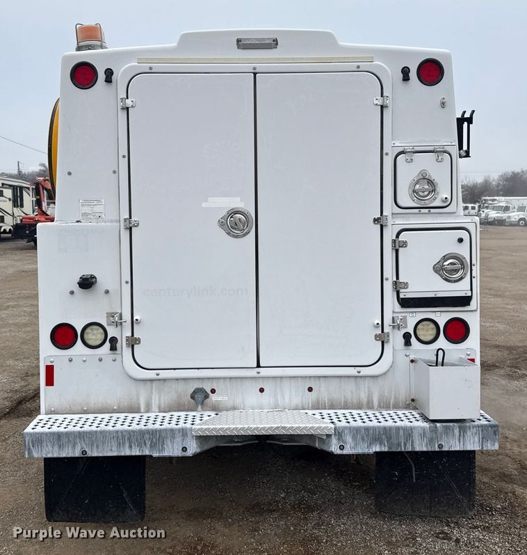 image for item EG1826 2015 Chevrolet Silverado 3500HD utility bed pickup truck