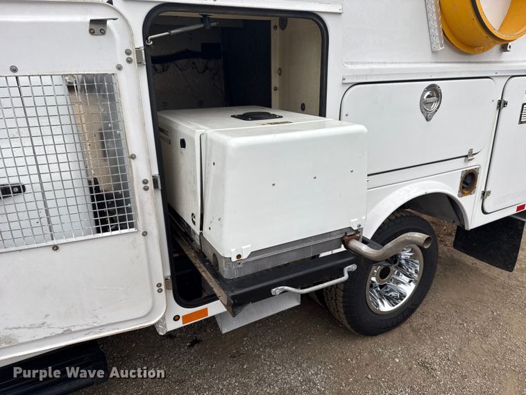 image for item EG1826 2015 Chevrolet Silverado 3500HD utility bed pickup truck