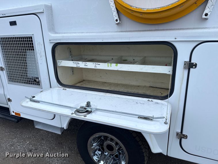 image for item EG1826 2015 Chevrolet Silverado 3500HD utility bed pickup truck