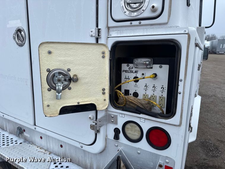 image for item EG1826 2015 Chevrolet Silverado 3500HD utility bed pickup truck