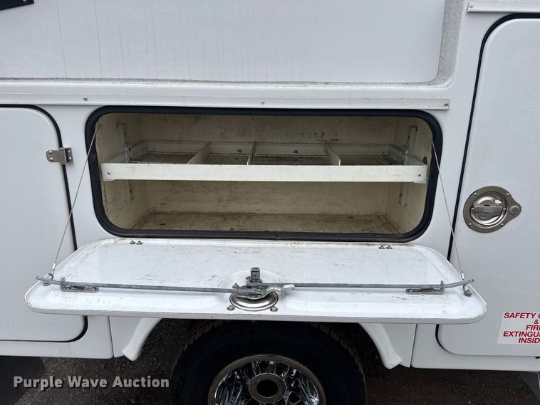 image for item EG1826 2015 Chevrolet Silverado 3500HD utility bed pickup truck