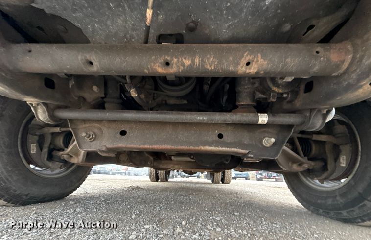 image for item EG1826 2015 Chevrolet Silverado 3500HD utility bed pickup truck