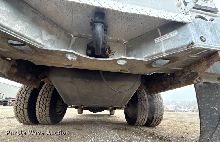 image for item EG1826 2015 Chevrolet Silverado 3500HD utility bed pickup truck