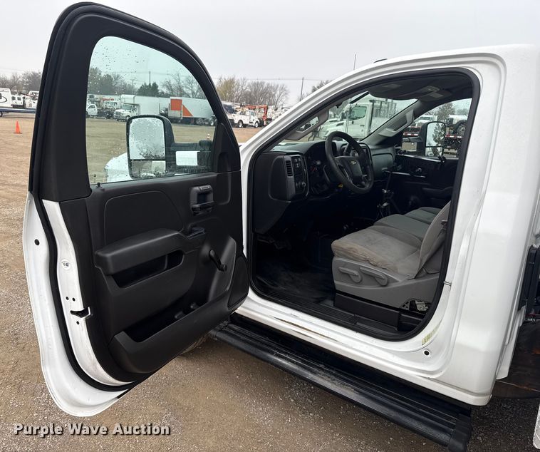 image for item EG1826 2015 Chevrolet Silverado 3500HD utility bed pickup truck