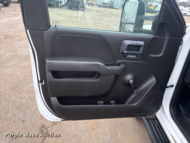 image for item EG1826 2015 Chevrolet Silverado 3500HD utility bed pickup truck