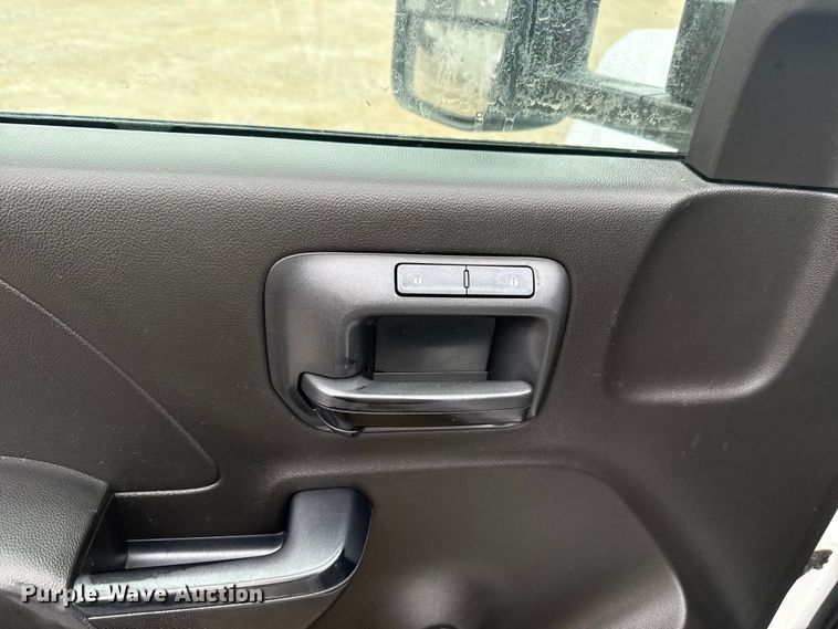 image for item EG1826 2015 Chevrolet Silverado 3500HD utility bed pickup truck