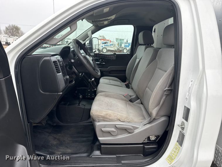 image for item EG1826 2015 Chevrolet Silverado 3500HD utility bed pickup truck