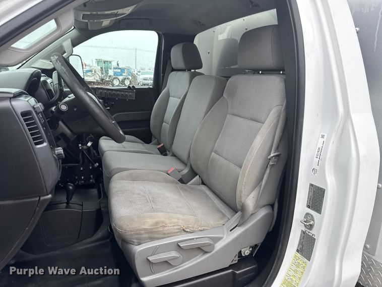 image for item EG1826 2015 Chevrolet Silverado 3500HD utility bed pickup truck