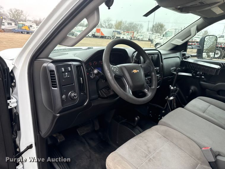 image for item EG1826 2015 Chevrolet Silverado 3500HD utility bed pickup truck