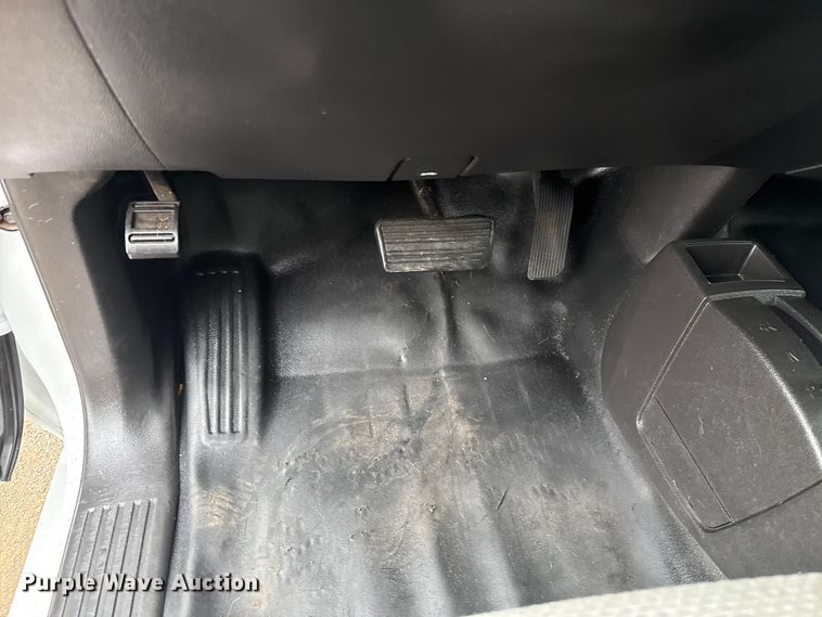 image for item EG1826 2015 Chevrolet Silverado 3500HD utility bed pickup truck