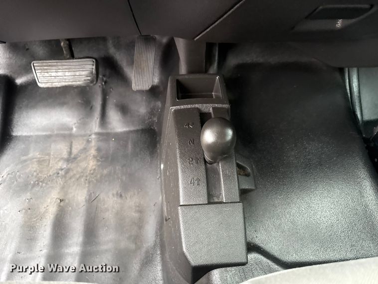 image for item EG1826 2015 Chevrolet Silverado 3500HD utility bed pickup truck