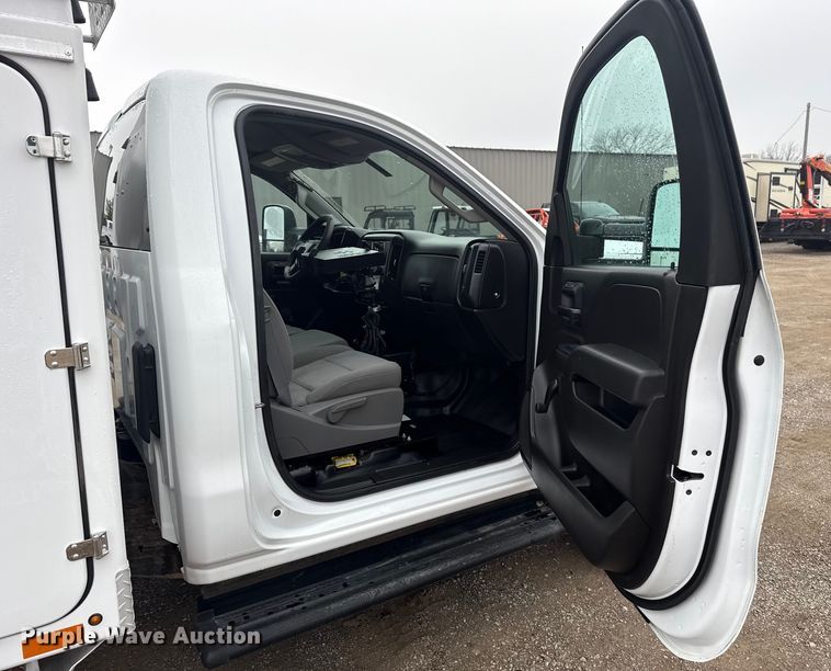 image for item EG1826 2015 Chevrolet Silverado 3500HD utility bed pickup truck