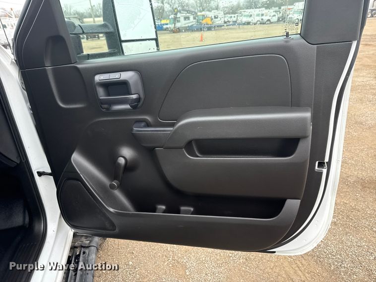 image for item EG1826 2015 Chevrolet Silverado 3500HD utility bed pickup truck