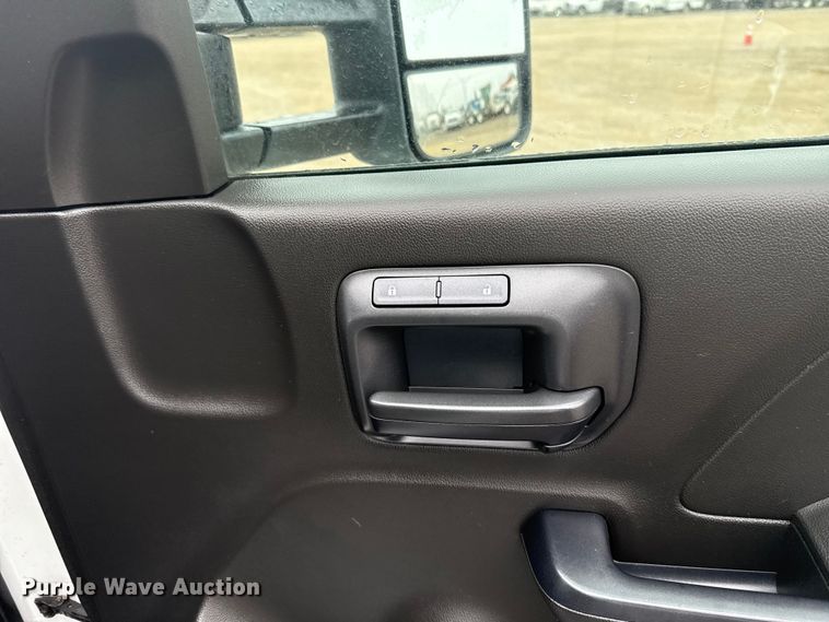 image for item EG1826 2015 Chevrolet Silverado 3500HD utility bed pickup truck